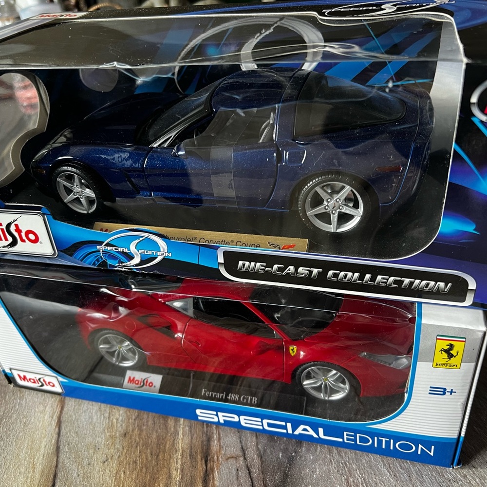 1/18 Die cast Maisto Model Cars (2)